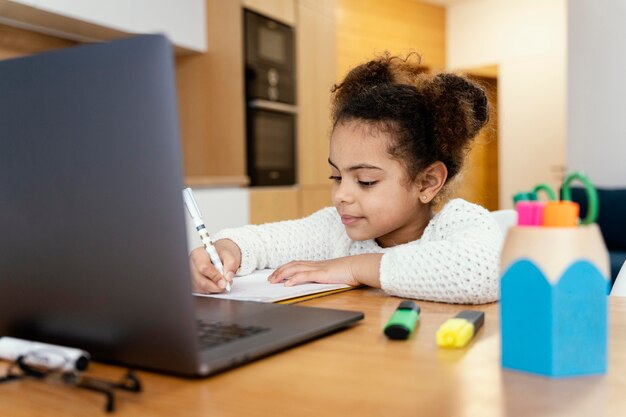 Czy tradycyjne zadania domowe są nadal efektywne? – analiza współczesnych metod kształcenia