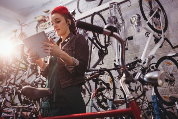 Jak mobilny serwis rowerowy przyczynia się do efektywności i bezpieczeństwa pracowników dojeżdżających na rowerze